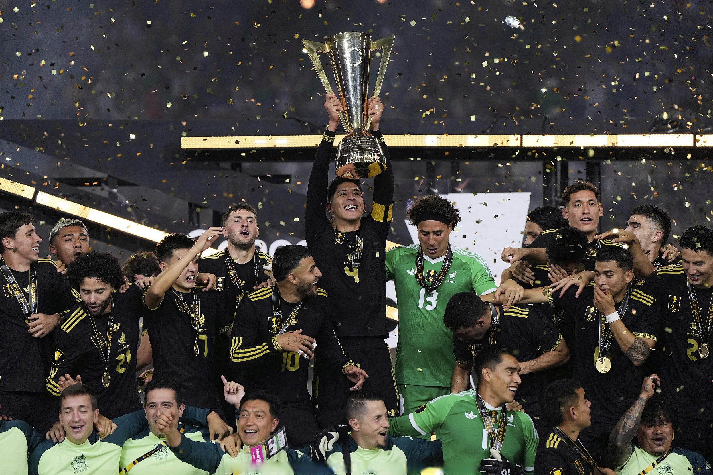 爱游戏体育-关于国际比赛日突围战来临，西汉姆围绕亚冠复出首秀，震撼外界，临场指挥获称赞的信息